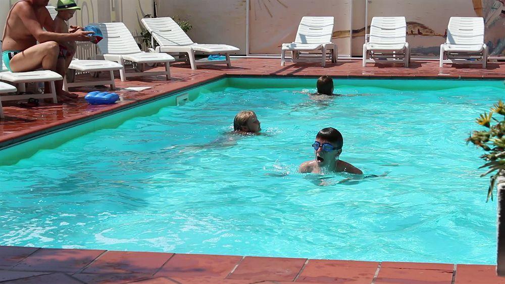 Apis Hotel 3*
