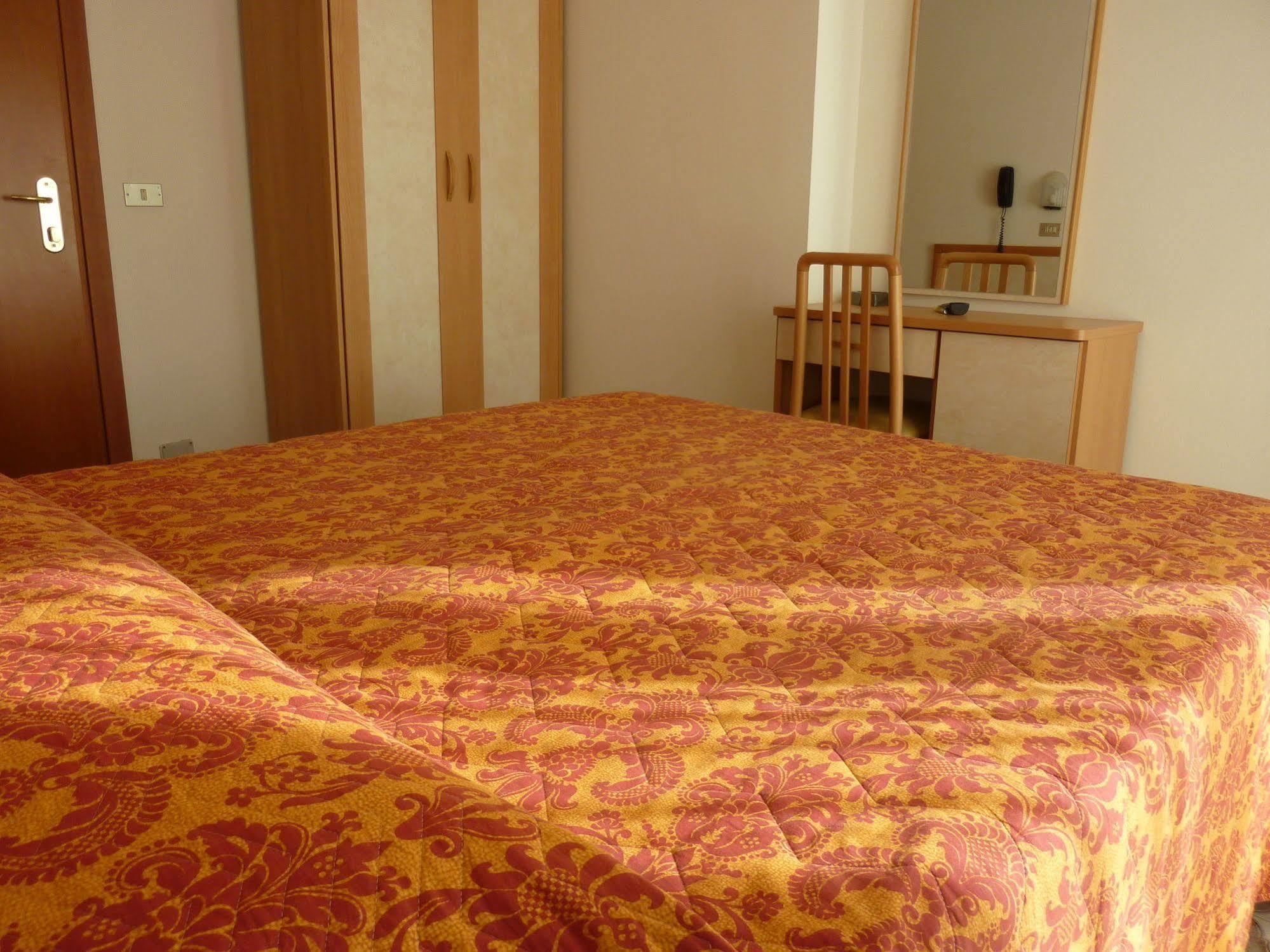 Apis Hotel 3*